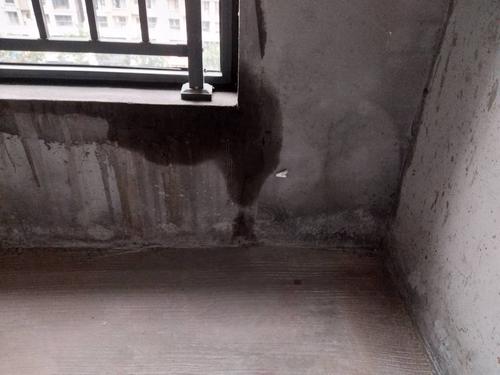 外墙遇到雨季漏水的原因是什么，该如何解决？