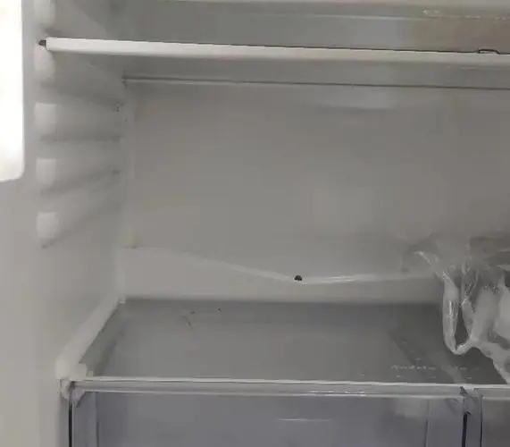新飞冰箱保鲜室排水孔总冻结堵塞怎么办？如何解决排水孔堵塞的问题？