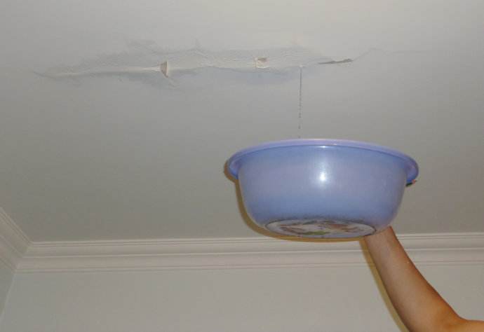 为何屋顶反复漏水，该如何给屋顶做防水补漏？