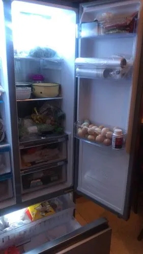 海信冰箱正常工作时，灯突然不亮，压缩机停转是什么问题？