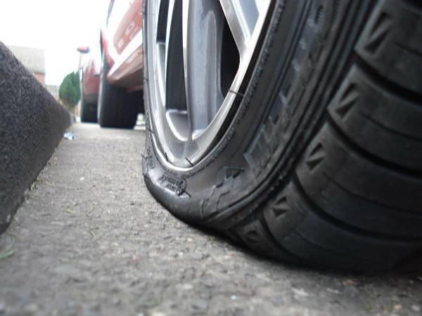 当深圳汽车的轮胎胎压过低，只要及时充气就可以了吗？