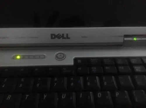 为什么Dell笔记本电脑电源灯一直闪？原因有哪些？
