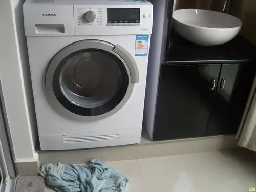 温州LG洗衣机脱水不转且蜂鸣报警的原因是什么？