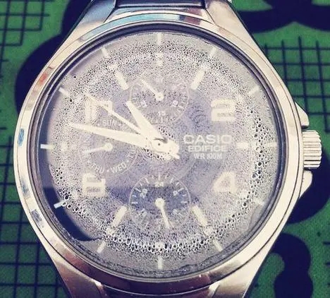 卡地亚手表进水怎么办？深埋大米、反戴手表方法真的有效吗？