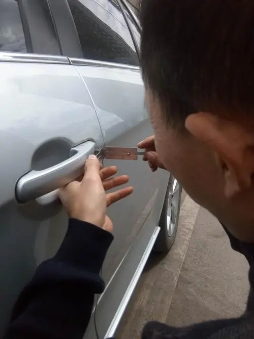 汽车开锁配钥匙多少钱？如何配汽车钥匙？