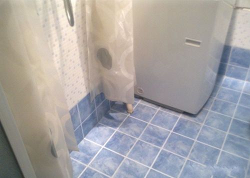 卫生间防水免砸砖补漏|卫生间漏水情况不严重可以使用这个方法！