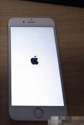 苹果手机白屏只有苹果标志怎么办？怎么才能恢复原样？