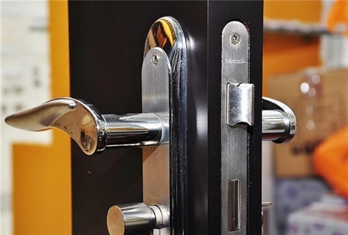 防盗门换锁芯找谁换比较安全？防盗门换锁芯的注意事项有哪些？
