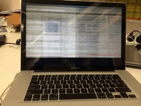苹果笔记本屏幕出现横条纹什么原因？