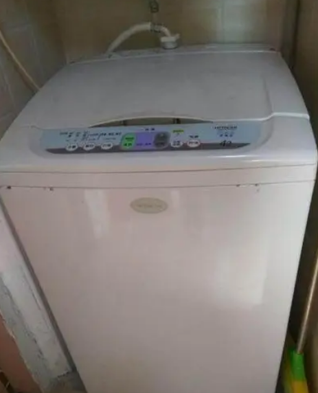郑州日立洗衣机打开电源就断电怎么处理？