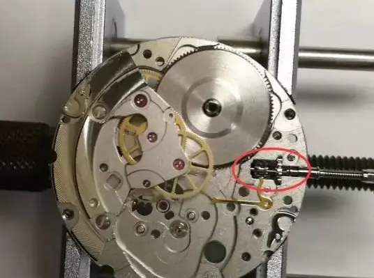 积家手表发条断了不能上弦怎么修？