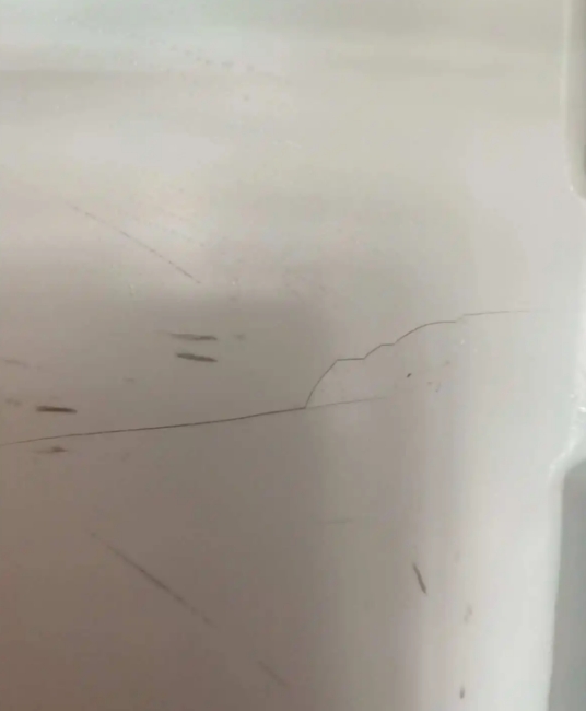 重庆新飞冰箱内壁塑料开裂怎么修复