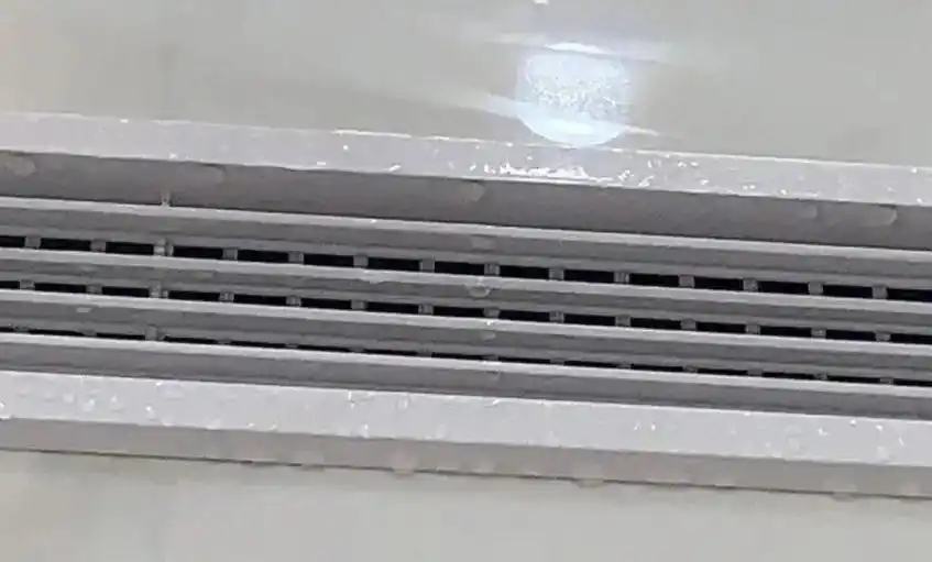 中央空调出风口滴水是怎么回事？如何解决？
